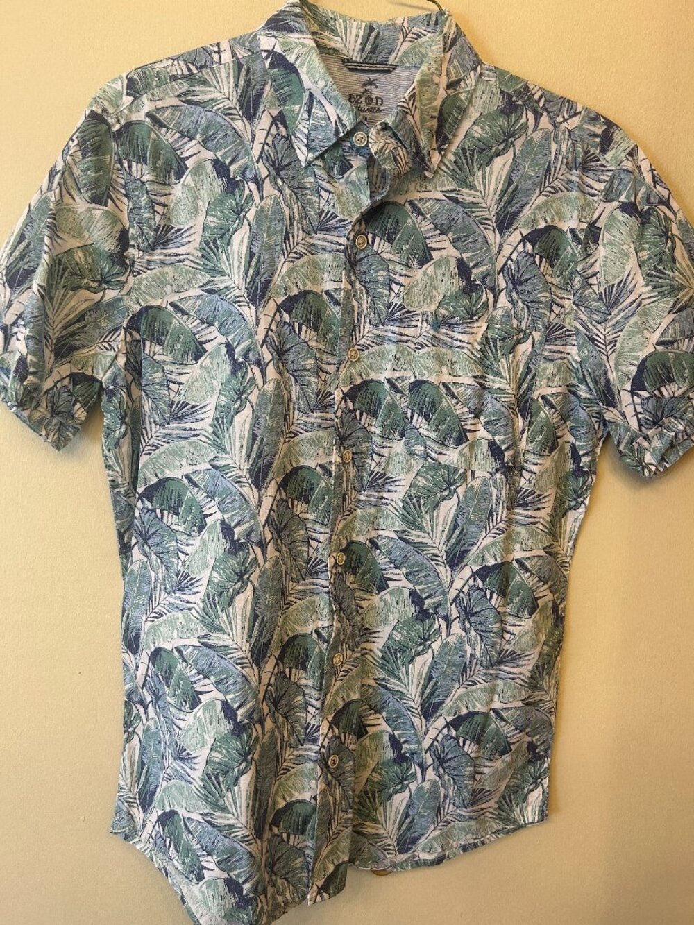 Izod Saltwater Hawiaan Button-down.